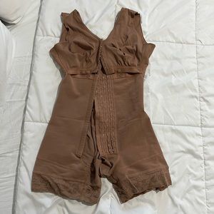 Body shapewear or Colombian faja